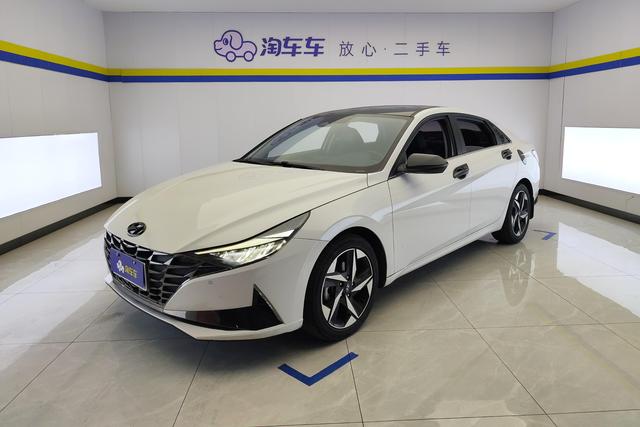 Hyundai Elantra 2021 1.5 L CVT LUX