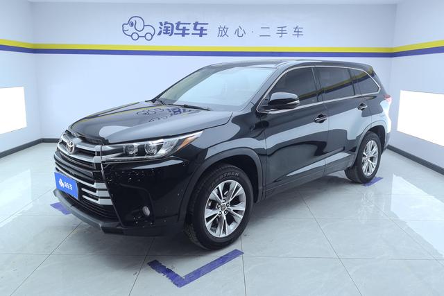Toyota Kluger 2018 года выпуска