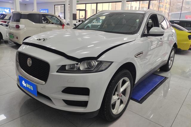 Jaguar F-Pace 2016 года выпуска