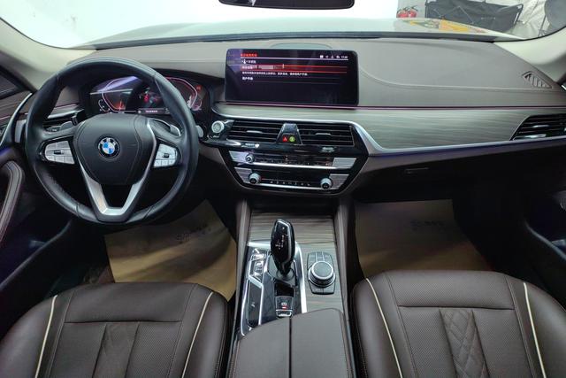 BMW 5 Series 2022 — фото 11