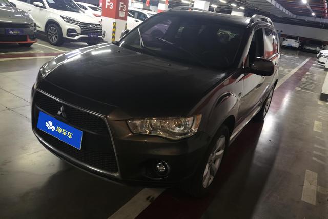 Mitsubishi Outlander 2010 года выпуска