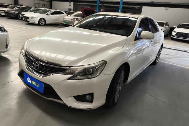 Toyota Mark X 2013 года выпуска