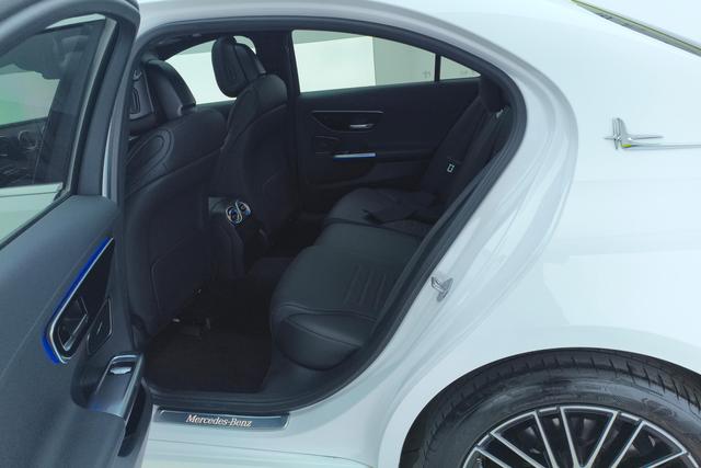 Mercedes Benz C-Class 2022 — фото 16