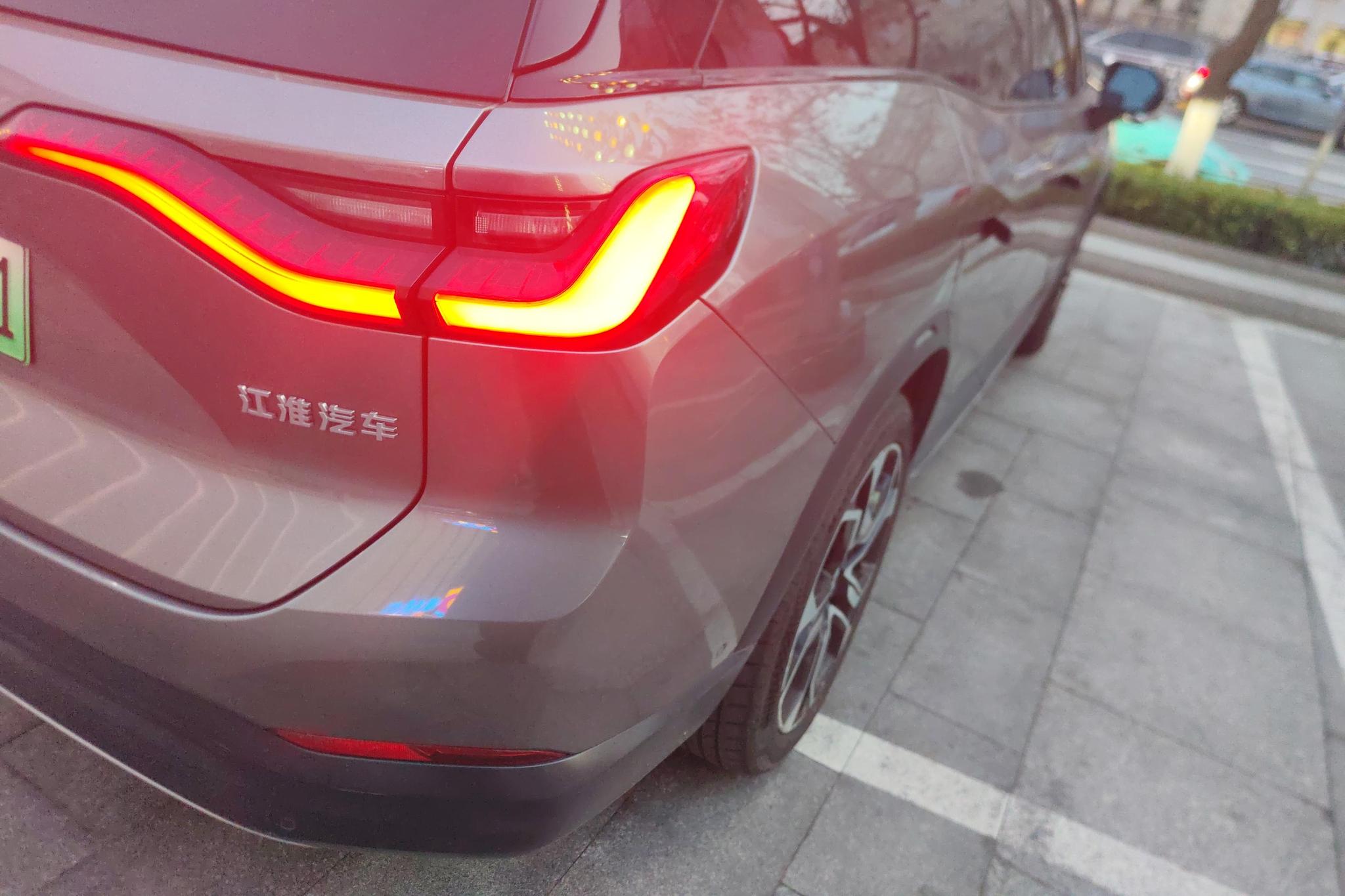 NIO ES8