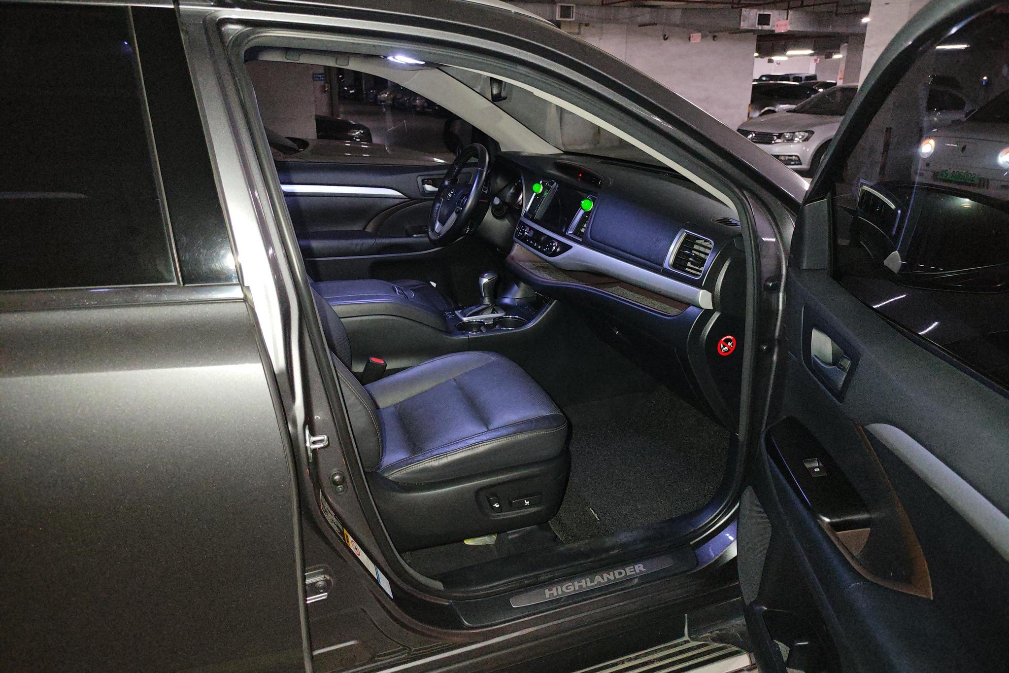 Toyota Highlander 2017 2.0T Luxury 7 мест