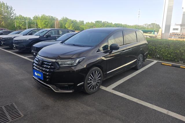 Honda Elysion 2022 года выпуска
