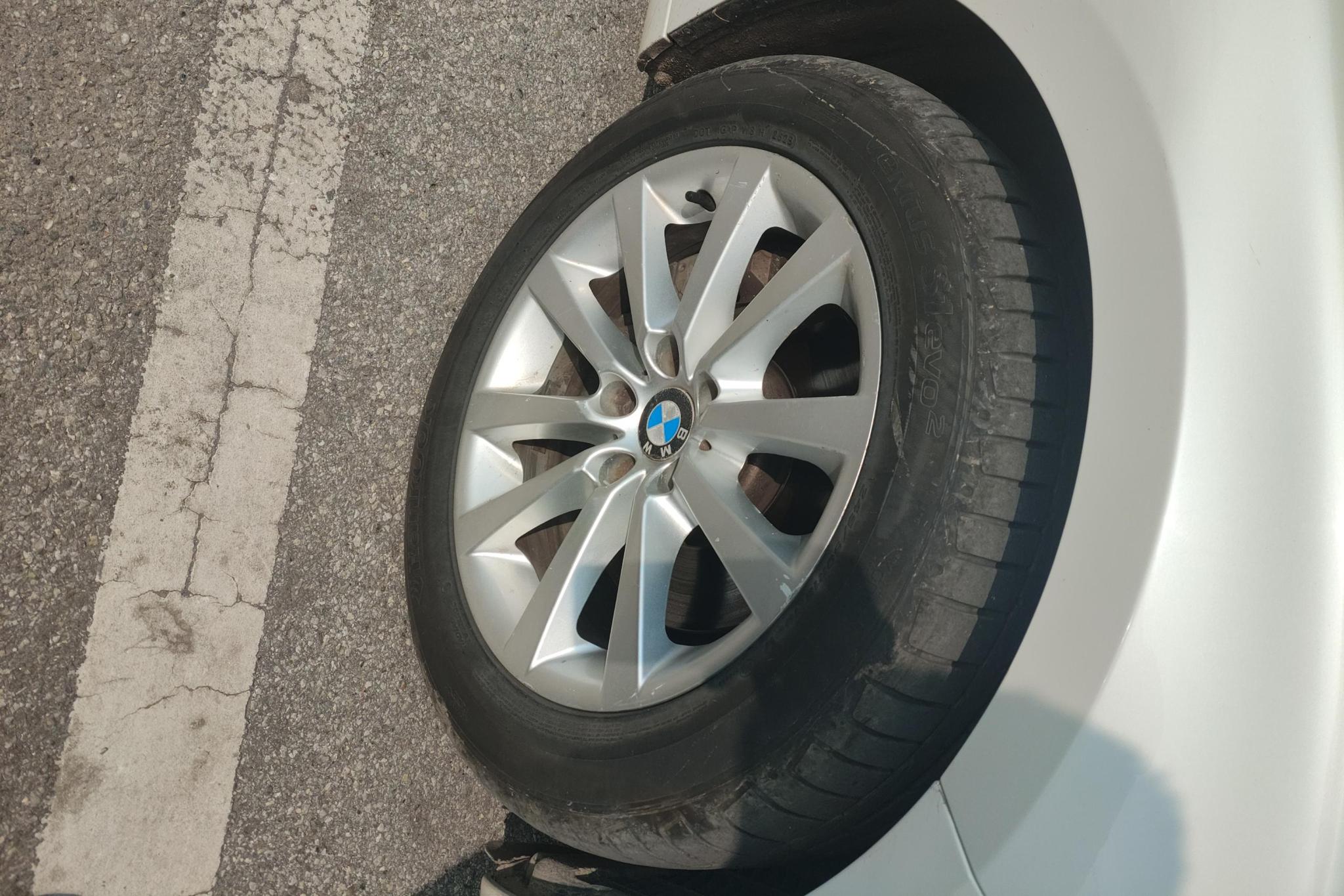 BMW 5 Series GT 5 GT 2014 528i Lead