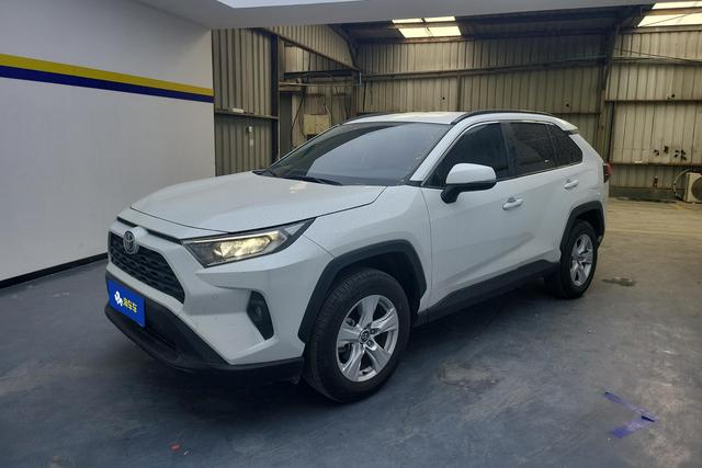 Toyota RAV 4 2023 года выпуска
