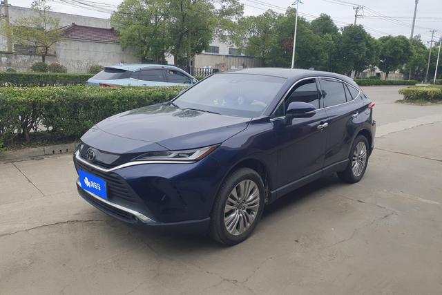 Toyota Harrier 2022 года выпуска