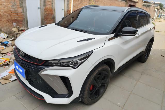 Geely Coolray 2022 года выпуска