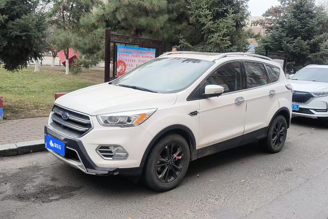 Ford Kuga 2019 года выпуска