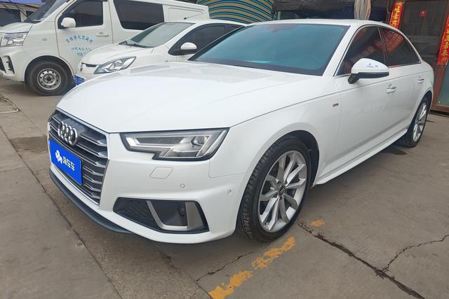 Audi A4 2018 года выпуска