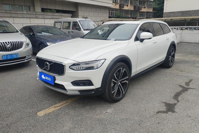 Volvo V90 2021 года выпуска