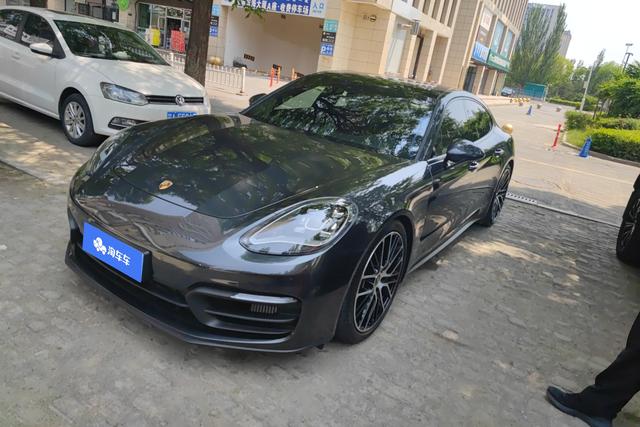 Porsche Panamera 2021 года выпуска
