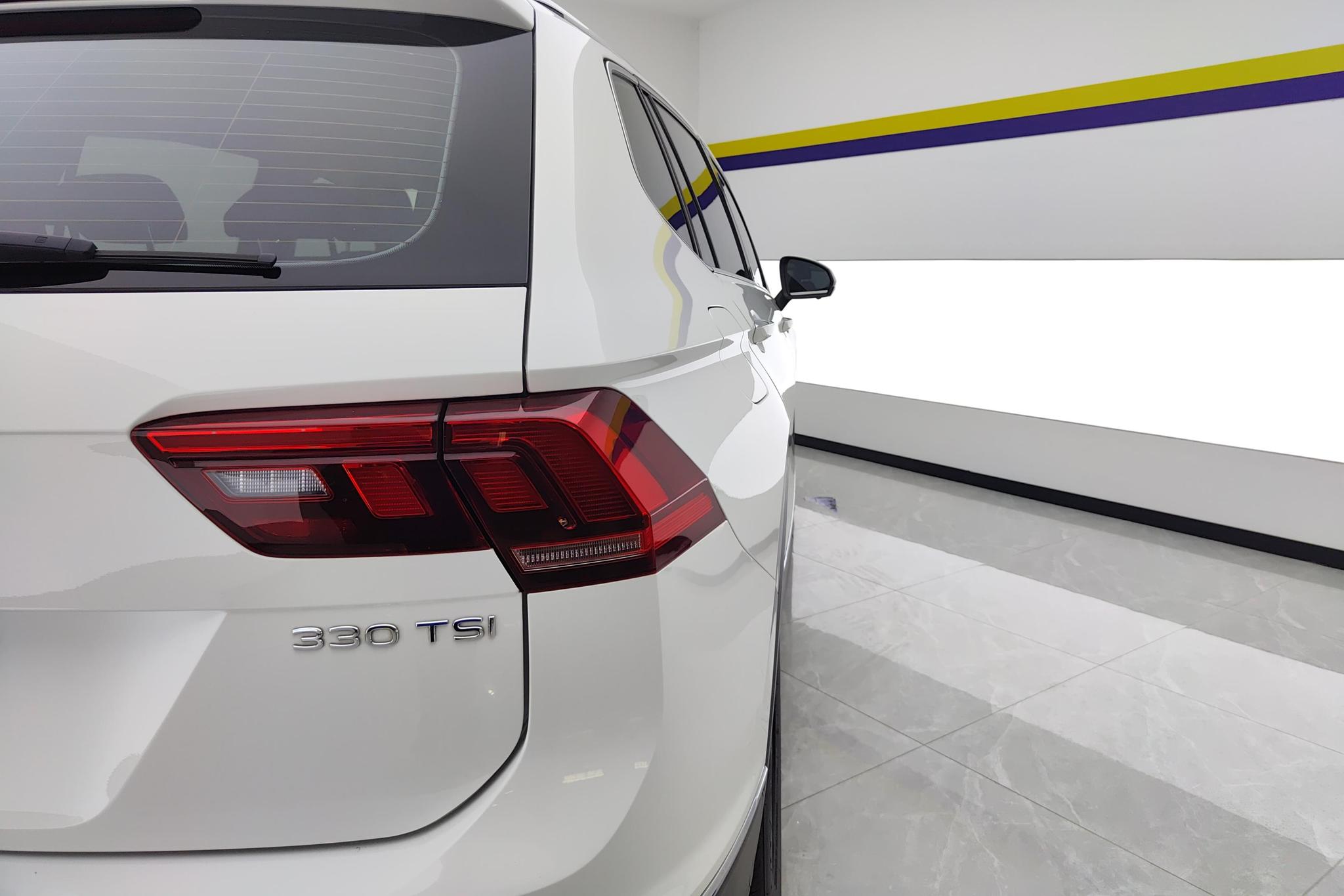 Volkswagen Tiguan L L 2022 330TSI AT Smart