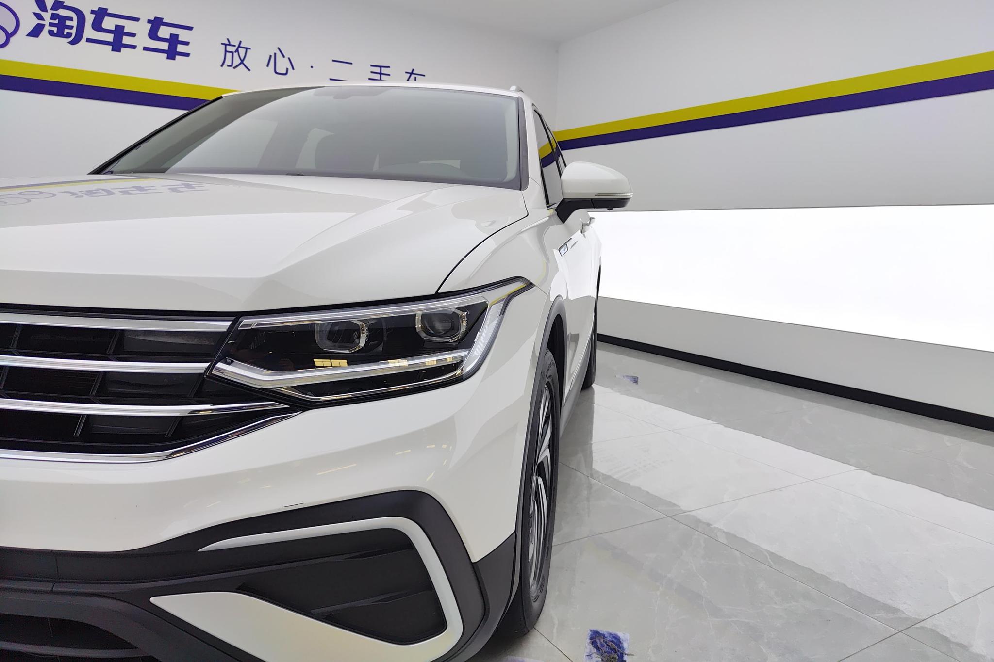 Volkswagen Tiguan L L 2022 330TSI AT Smart
