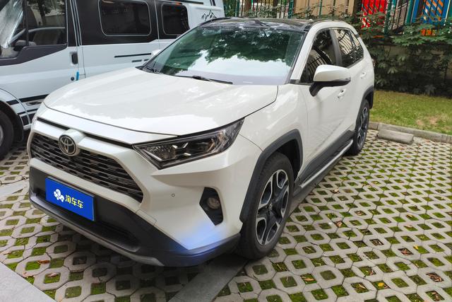 Toyota RAV 4 2020 года выпуска