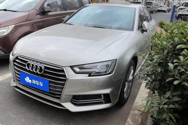 Audi A4 2019 года выпуска