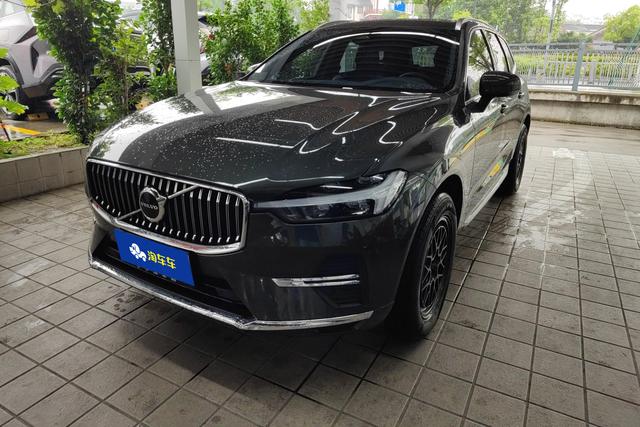Volvo XC60 2022 года выпуска
