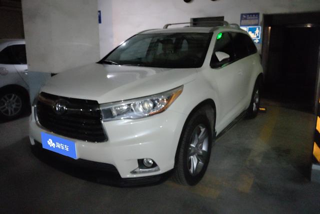 Toyota Kluger 2015 года выпуска