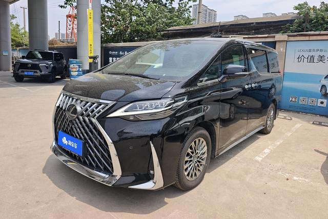 Lexus LM 2020 года выпуска