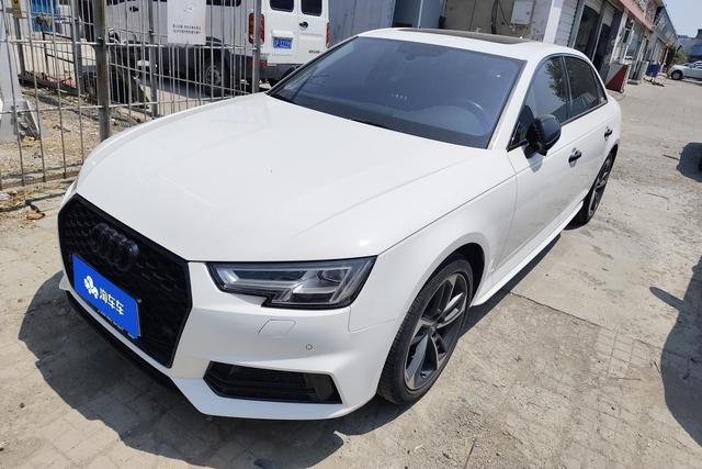 Audi A4 2019 года выпуска