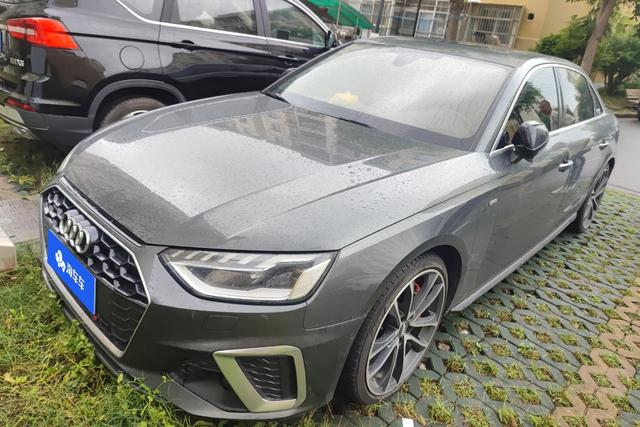 Audi A4 2020 года выпуска
