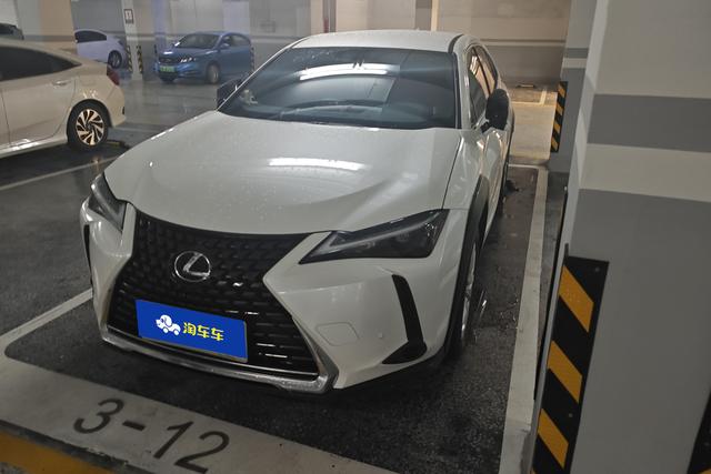 Lexus UX 2022 года выпуска