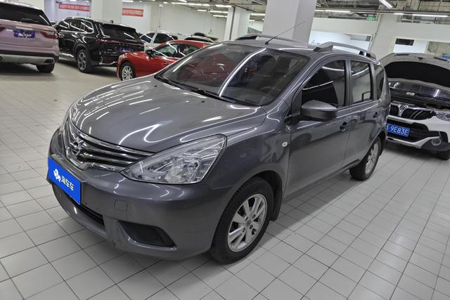 Nissan Livina 2015 года выпуска