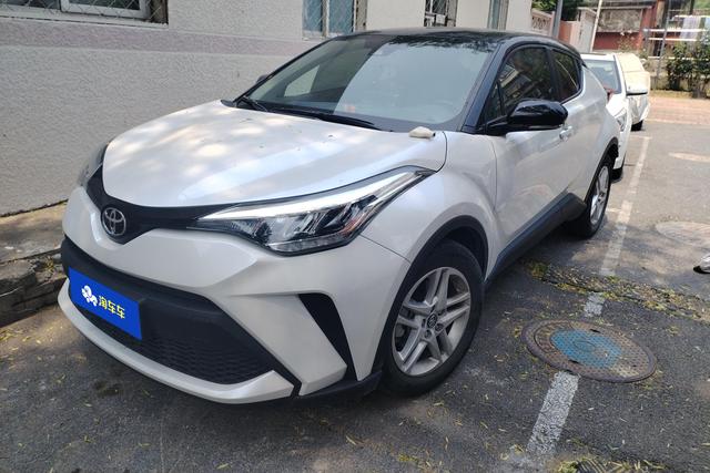 Toyota C-HR 2023 года выпуска