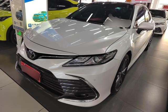 Toyota Camry 2021 года выпуска