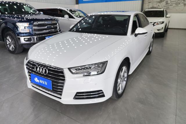 Audi A4 2018 года выпуска