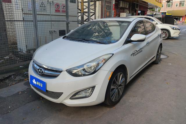 Hyundai Elantra 2015 года выпуска