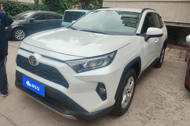 Toyota RAV 4 2022 года выпуска