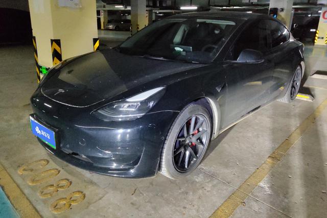 Tesla Model 3 2021 года выпуска
