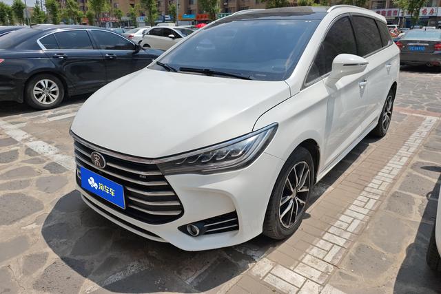 BYD Song EV 2017 года выпуска