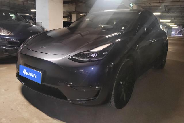Tesla Model Y 2024 года выпуска