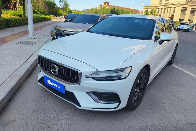 Volvo S60 2021 года выпуска