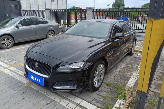Jaguar XF 2018 года выпуска