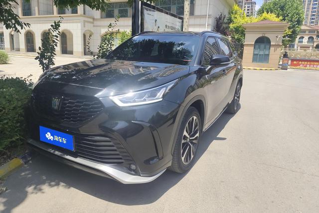 Toyota Crown 2021 года выпуска