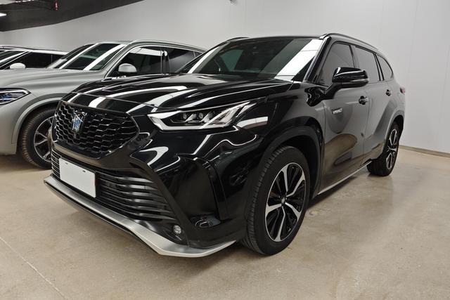 Toyota Crown 2023 года выпуска