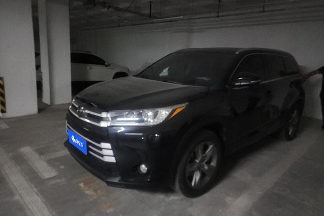 Toyota Kluger 2018 года выпуска