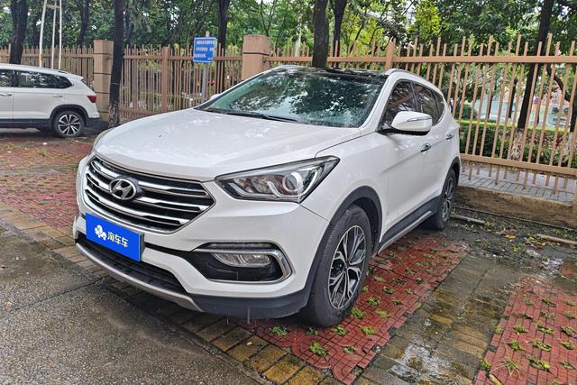 Hyundai Santa Fe 2017 года выпуска