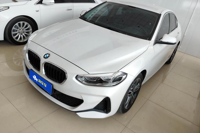 BMW 1M 2021 года выпуска