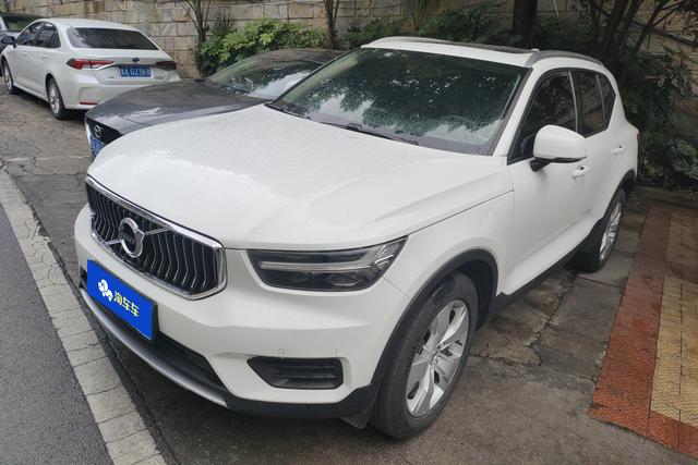 Volvo XC40 2020 года выпуска