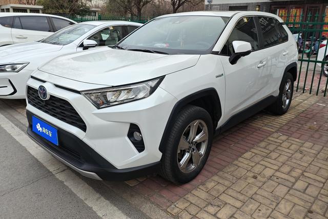 Toyota RAV 4 2023 года выпуска