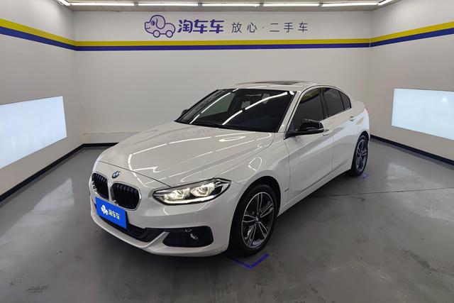 BMW 1M 2018 года выпуска