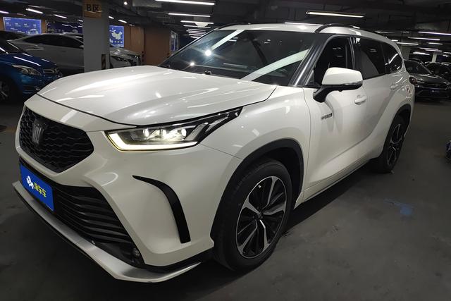 Toyota Crown 2021 года выпуска