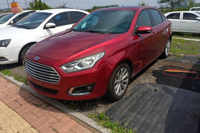 Ford Escort 2015 года выпуска