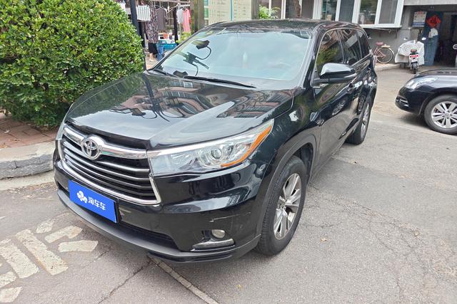 Toyota Kluger 2017 года выпуска